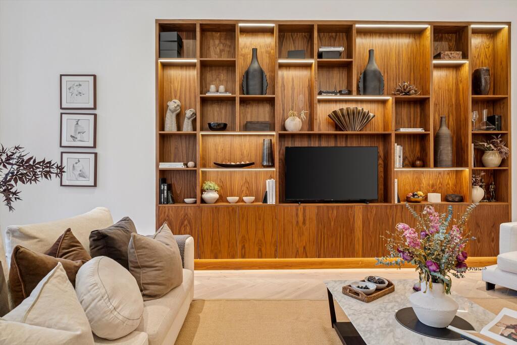 Wellington Court, 116 Knightsbridge, London SW1X