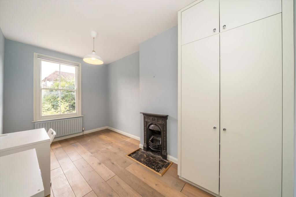 Eastcombe Avenue, Charlton