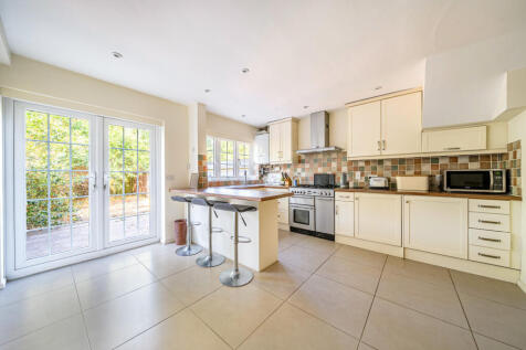 Broom Park, Teddington, TW11