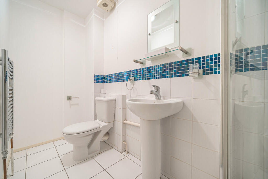 Broom Park, Teddington, TW11