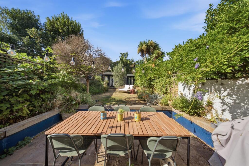 Ashbourne Grove, East Dulwich, London, SE22.