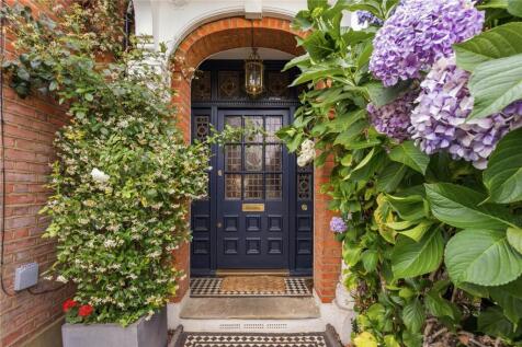 Huron Road, SW17