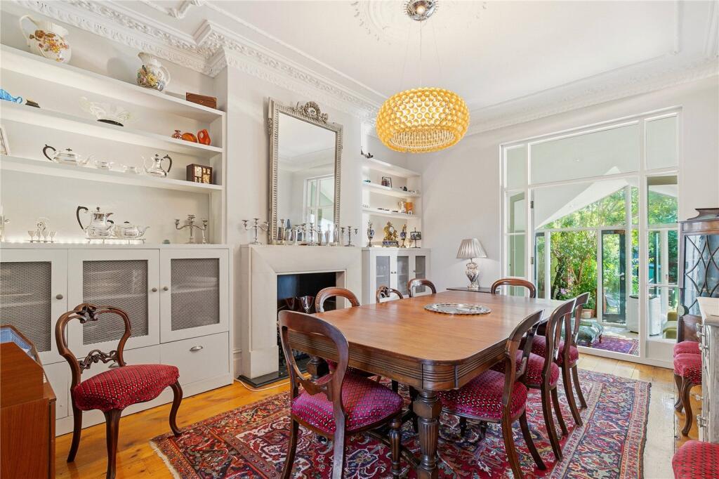 Huron Road, SW17