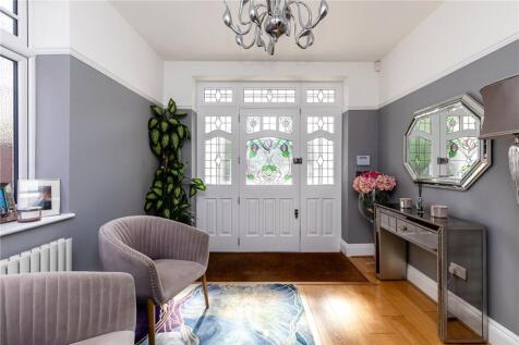 Gunnersbury Avenue, London, W5