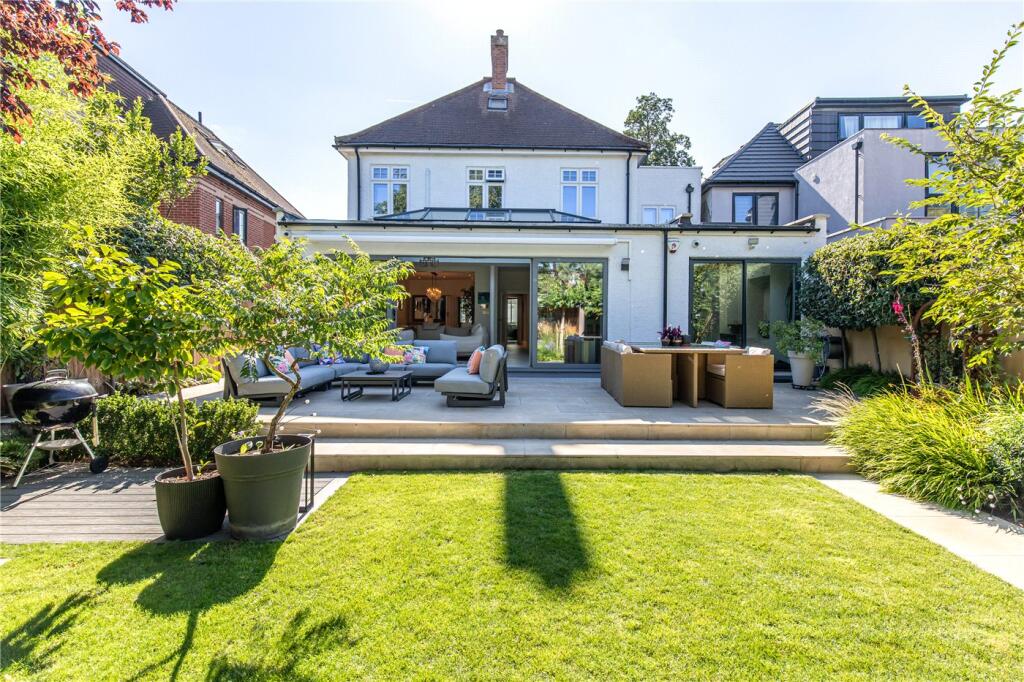 Gunnersbury Avenue, London, W5