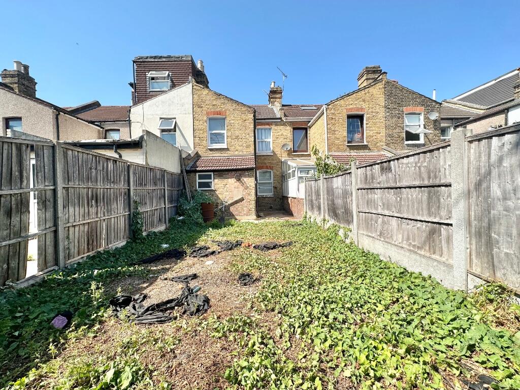 Dunedin Road, Leyton, E10