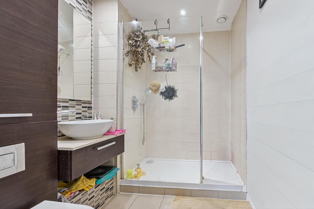 Delancey Apartments, 12 Williamsburg Plaza, E14