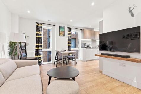 Anderson Square, Vallans Court, E3