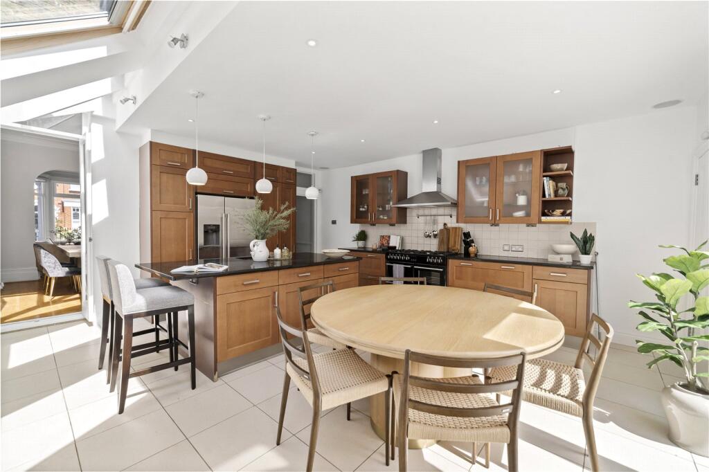 Manchuria Road, SW11