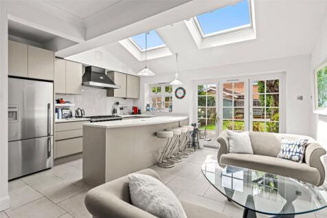 Cambridge Crescent, Teddington, TW11