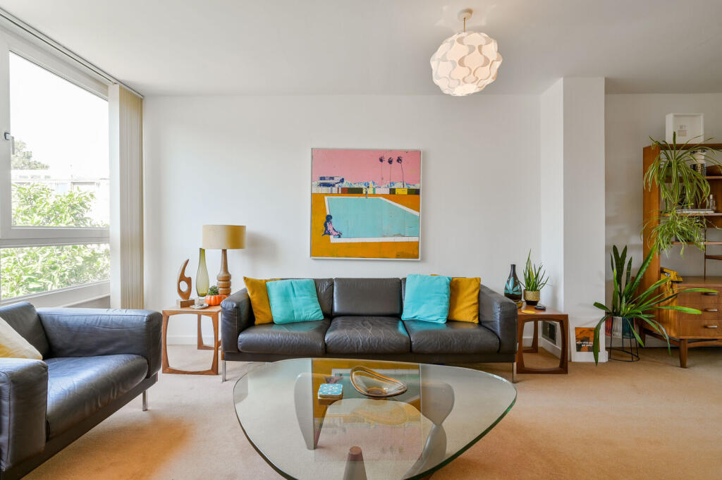 Deena Close, Ealing, London, W3