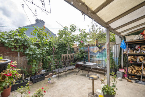 Manor Hall Gardens, Leyton, London, E10