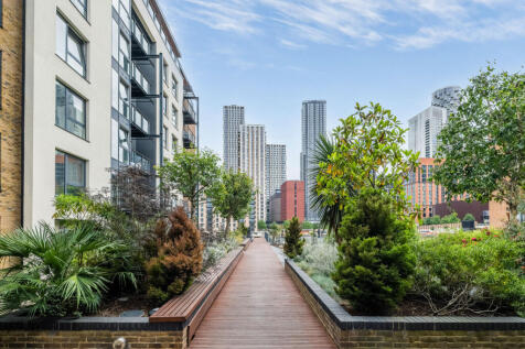 Boardwalk Place, London, E14