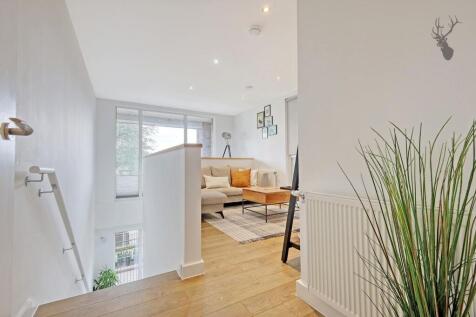 Nicholson Square, Staith Court, E3