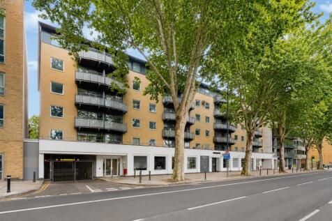 Chiswick High Road, Chiswick, W4