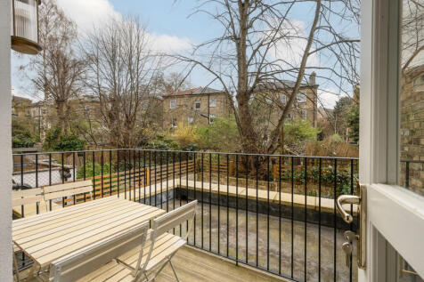 St. Margarets Road, Twickenham, TW1 2