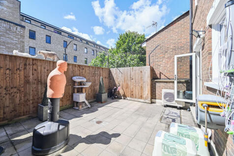 Lockesfield Place, Canary Wharf, London, E14