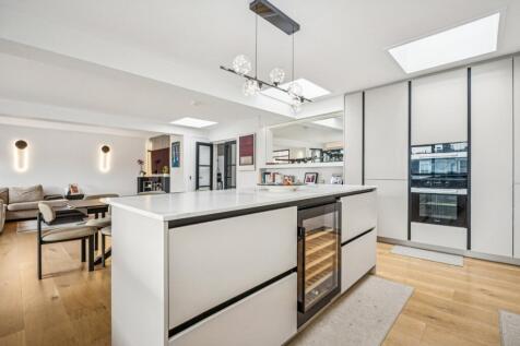 Ovington Gardens, 
Knightsbridge, SW3