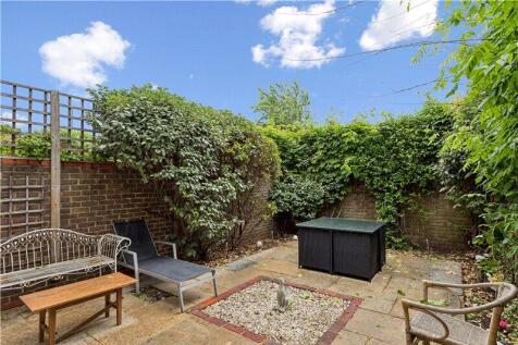 Whistlers Avenue, London, Morgans Walk, Battersea Church Road, SW11