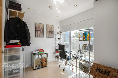 East Road, LONDON N1