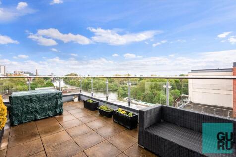 Lighterage Court, High Street, Brentford, TW8