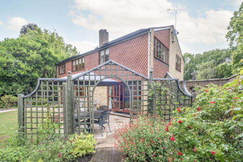 Ham Farm Road, Richmond, TW10