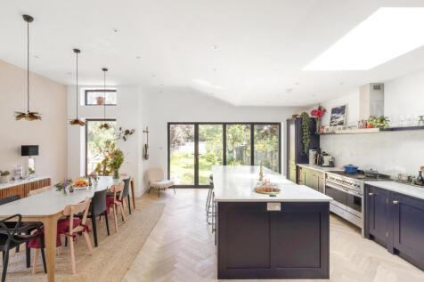 Vallis Way, London, W13