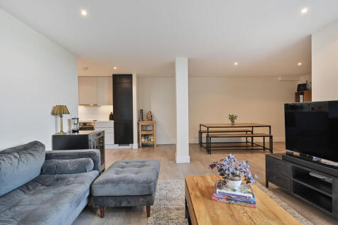 Ruckholt Road, E10, Leyton, London, E10