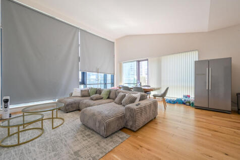 Discovery Dock Apartments East, Canary Wharf, London, E14