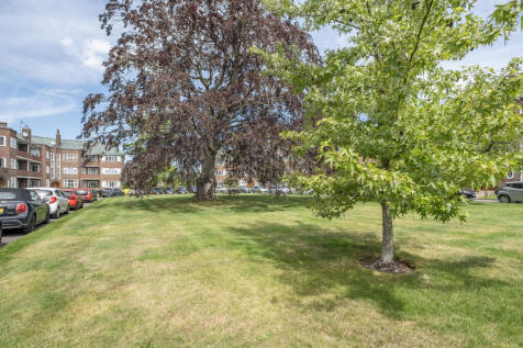 Roehampton Close, London, SW15