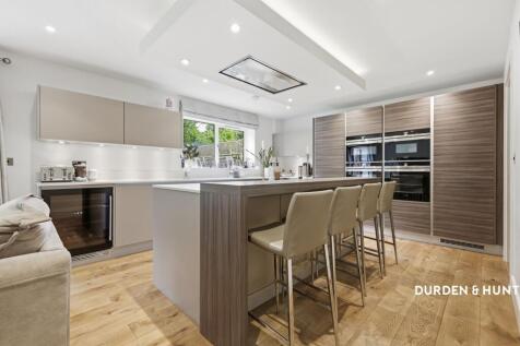 Park View, Chigwell, IG7