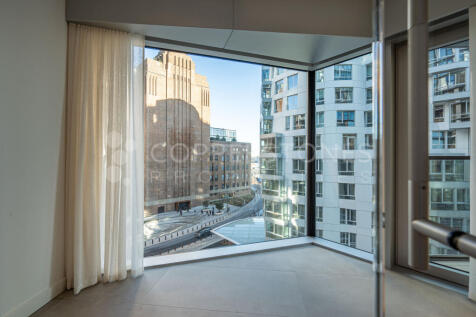 Battersea Roof Gardens. Electric Boulevard, Battersea Power Station
