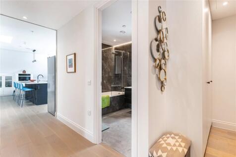 Factory Yard, London, W7