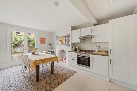 Bovingdon Road, London