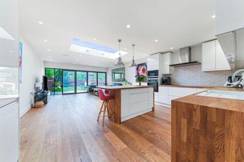 Hillcross Avenue, Morden
