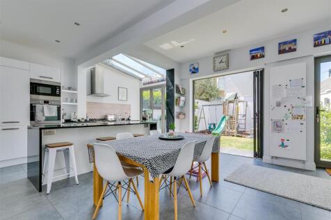 Heathfield Gardens, London, W4