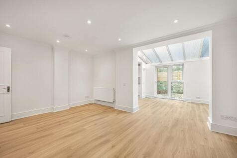 Wallace Road, 
Canonbury, N1