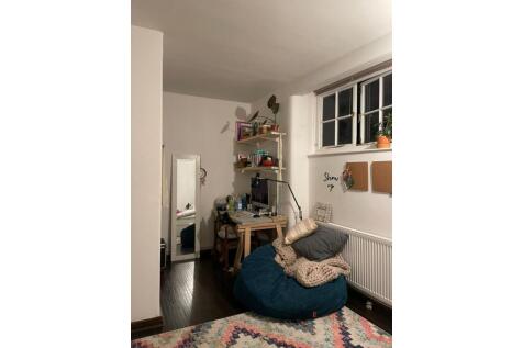 Club Row, London, E2