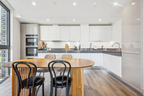 Chaucer Gardens, London, E1