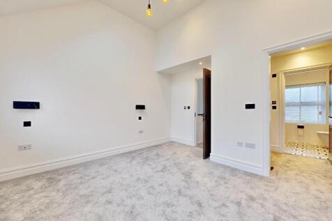 Rampart street, Aldgate, London, E1 2LA
