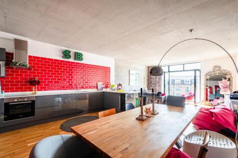 Andrews Road, E8