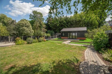 Shelley Grove, Loughton, Essex, IG10