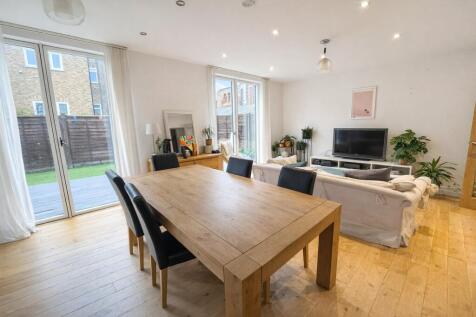 Sprowston Mews, London E7