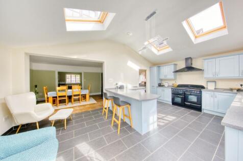 Vicarage Road, Hampton Wick, KT1