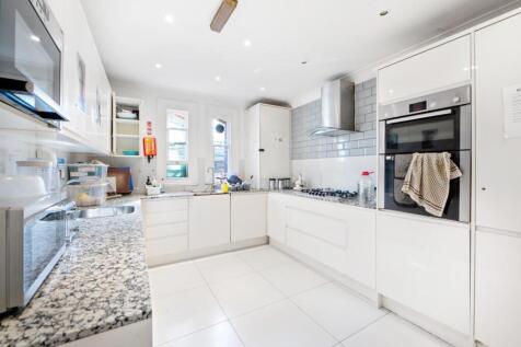 Clissold Crescent, London, N16