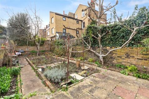 Clissold Crescent, London, N16