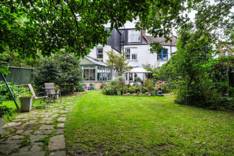 Listria Park, 
Stoke Newington, N16