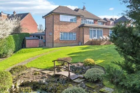 Beechen Grove, Pinner Village