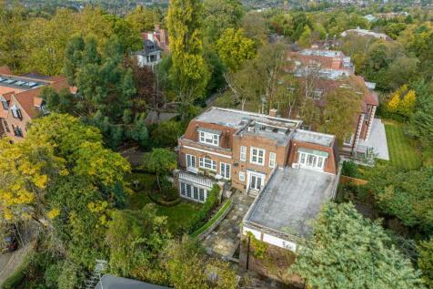 Canons Close, N2