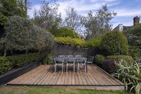 Kidderpore Gardens, Hampstead, NW3